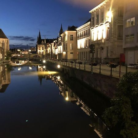 Studio Medieval City Center At River De Leie Gent Exteriör bild